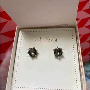 NIB Stella and Dot Smoky Sparkle Studs